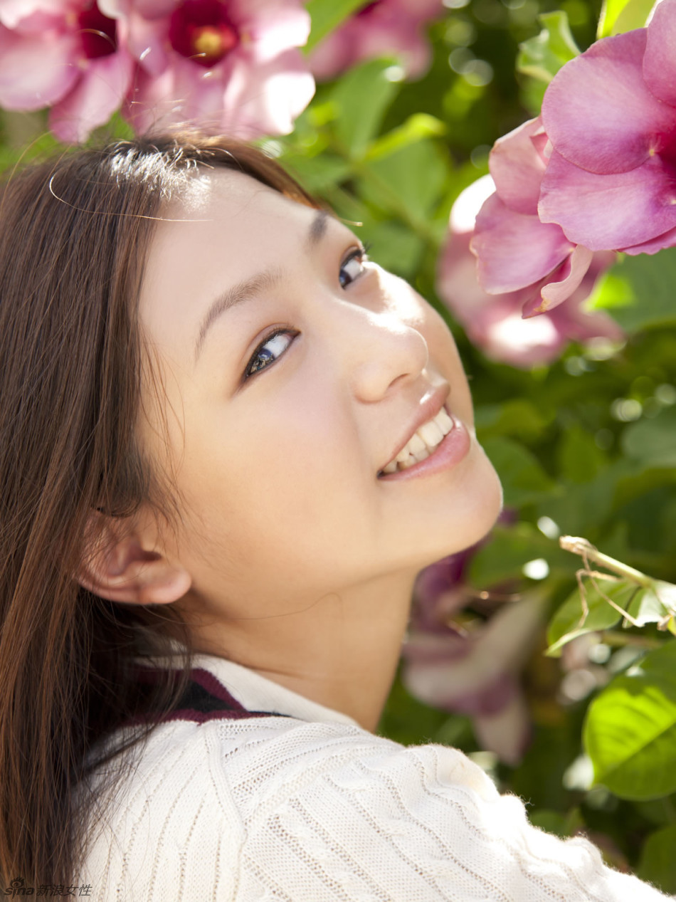 日本93年萌妹佐山彩香清新家居写真