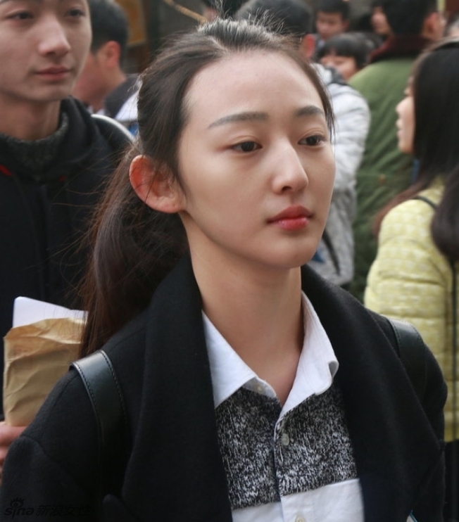 艺考现场素颜美女 (/20)