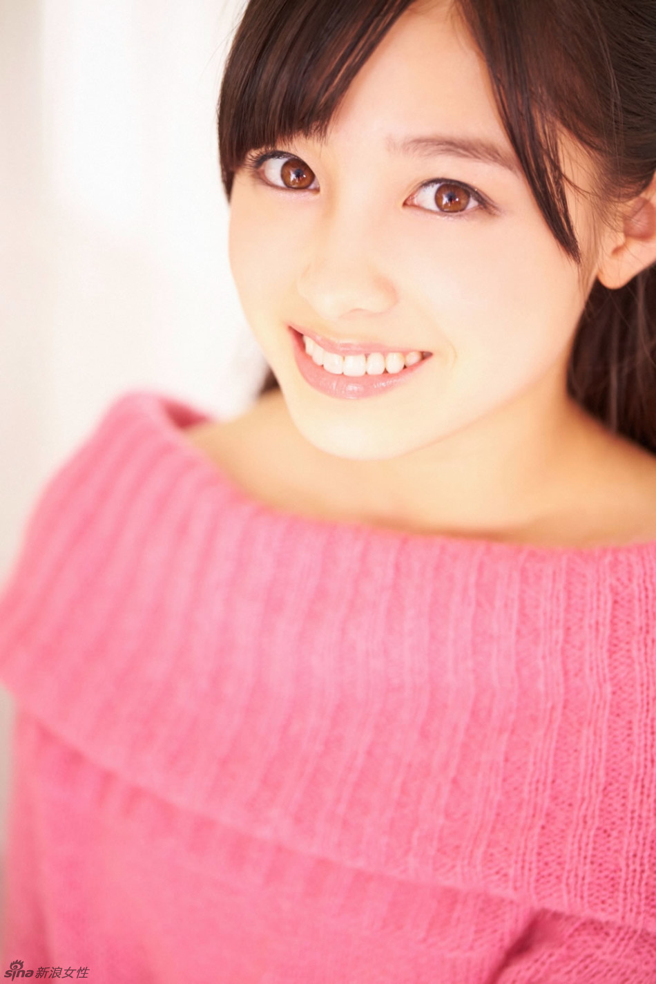 桥本环奈1999年2月3日出生于日本福冈县,日本新生代歌手,是偶像团体