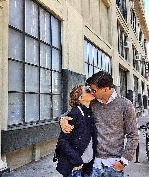 olivia palermo和她老公johannes huebl无论是在颜值还是衣品上都是天