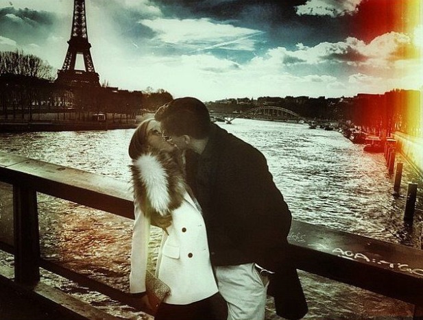 看看名媛小姐在instagram上秀人一脸恩恩爱爱,把每天都当情人节来过似