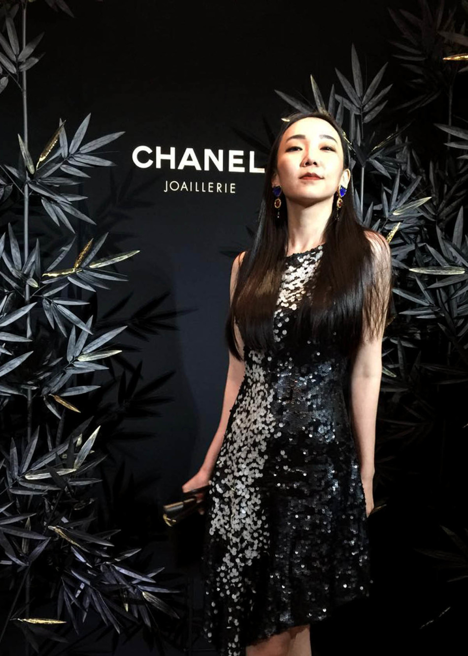 马薇薇现身巴黎时装周