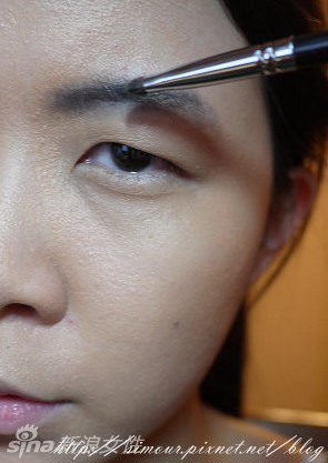 台湾女生妆成雍正 扮相神似引网友膜拜