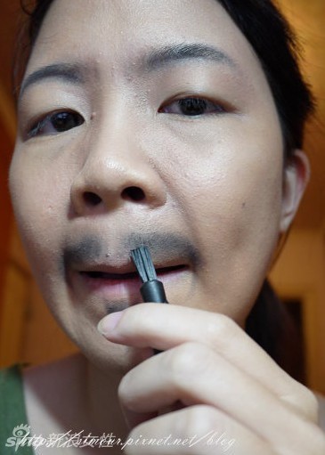 台湾女生妆成雍正 扮相神似引网友膜拜