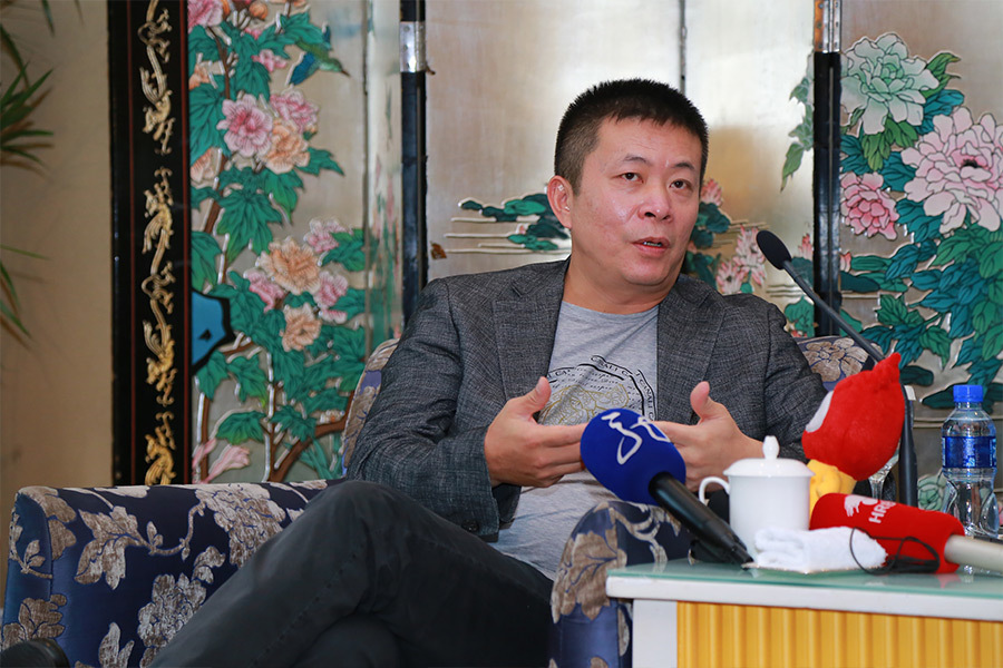 新浪网董事长兼ceo曹国伟接受采访.