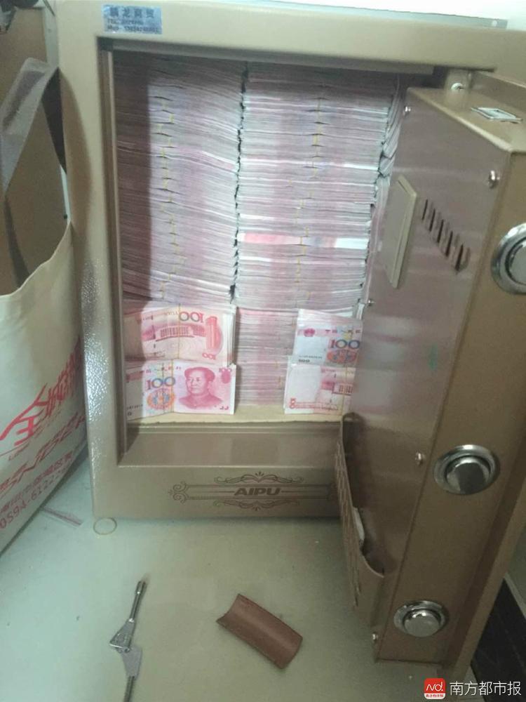 团伙2年坑骗6亿 数十公斤黄金藏床底