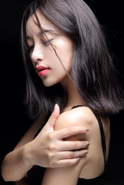 左娇娇拒绝了赵威霖和洪尧的告白,她用最特别的告白方式令杜宥仪流泪