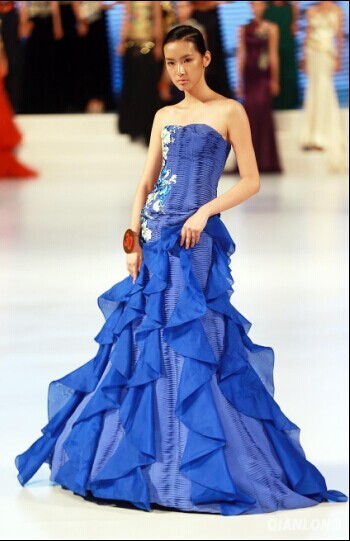 刘佳惠在t台上的风采