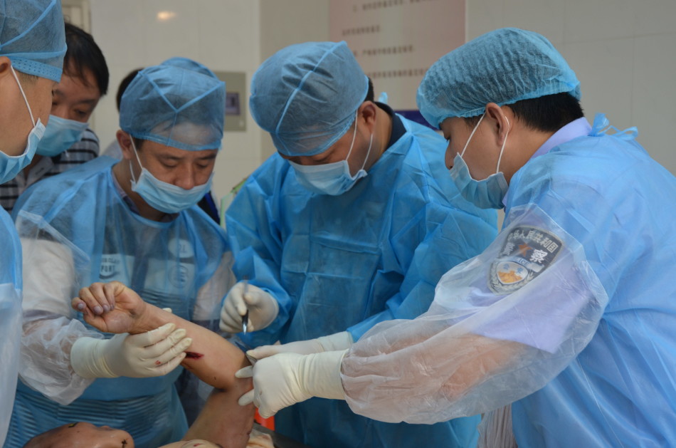 新浪安徽专访法医陈林 揭秘"尸语者"生活