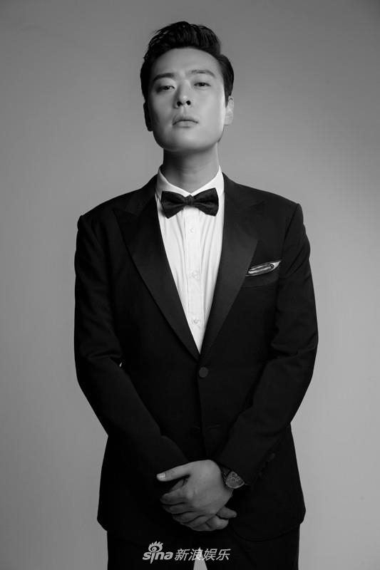 张桐上演大片西装的诱惑 精致男人魅力挡不住