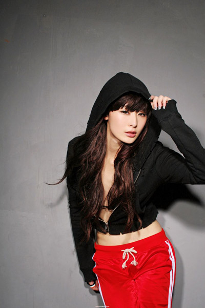 1 / 13 胡菀清是北京人,毕业于北师大.