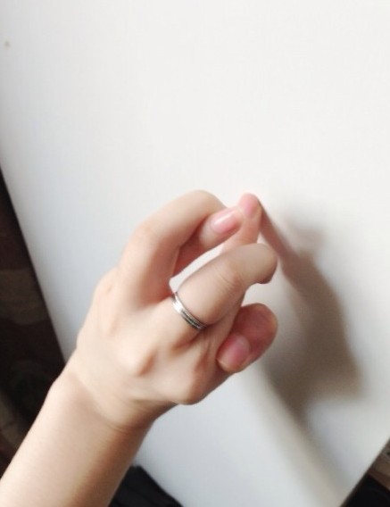 奇葩手指大赛:手指扭曲动作 你能做到几个