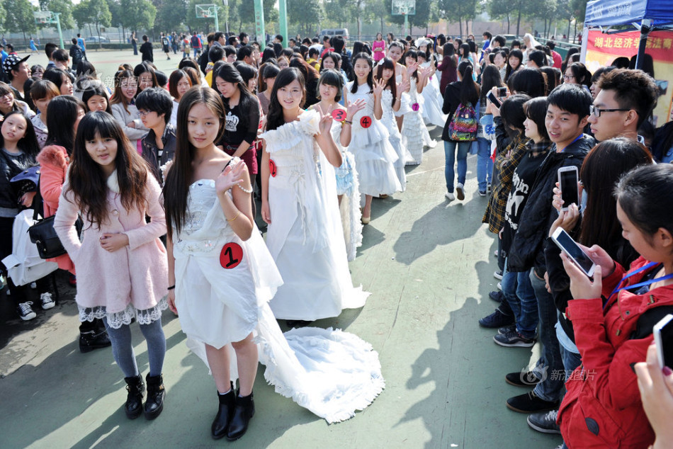 环保婚纱制作_动漫婚纱情侣头像(3)