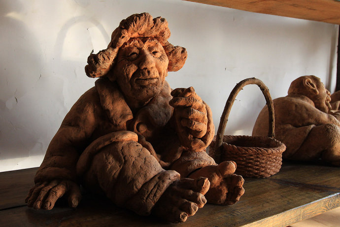 泥巴捏成金惟妙惟肖的曲阳泥塑