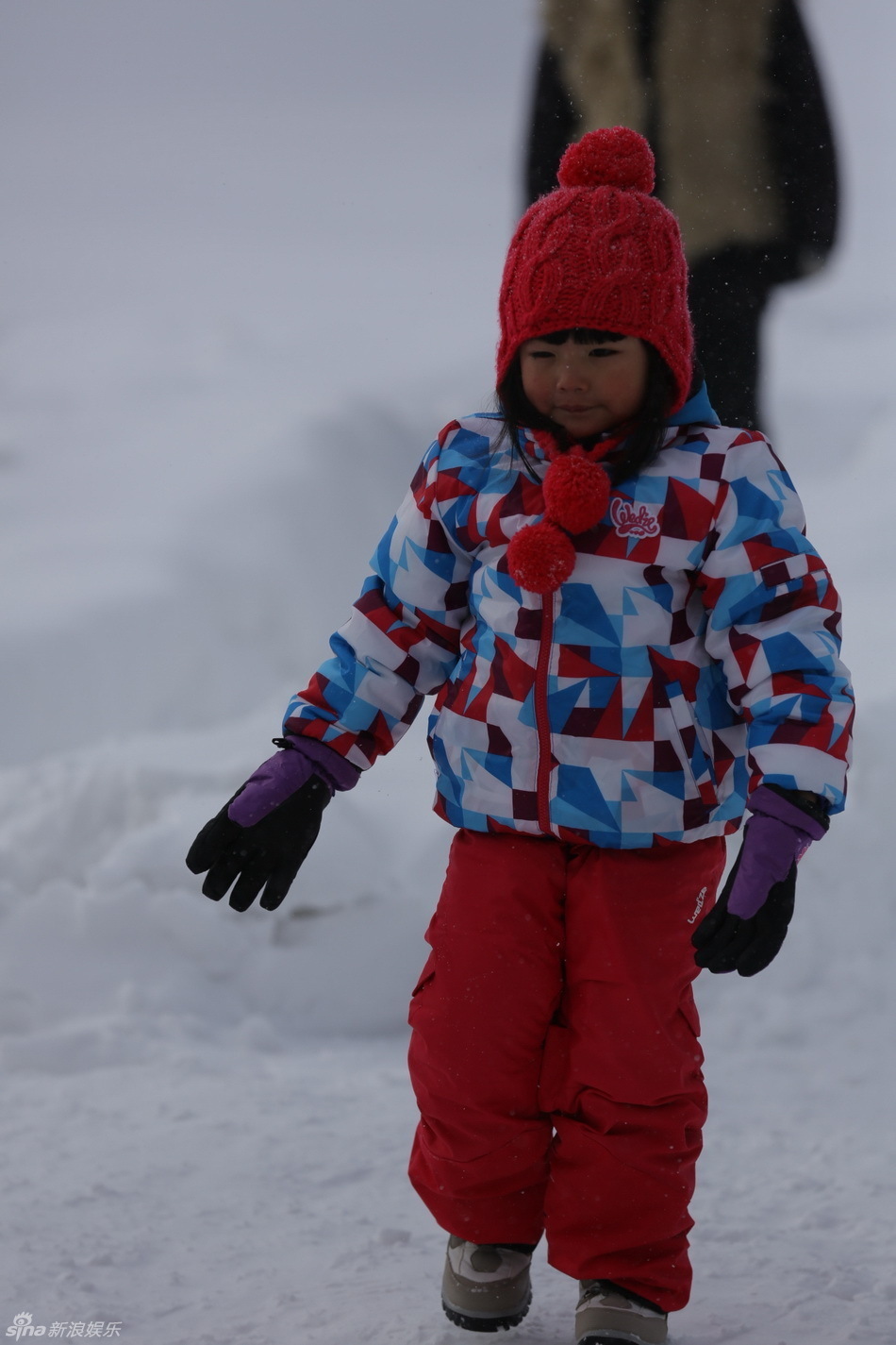《爸爸》雪乡抢先看 萌娃玩雪脸蛋红扑扑