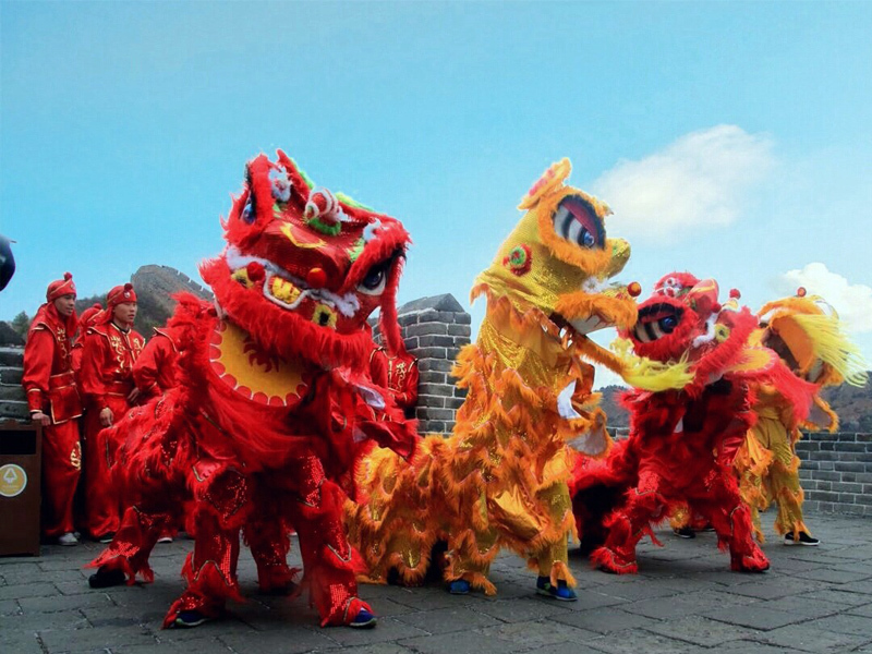 承德金山岭精彩舞龙 绚丽色彩惊爆眼球