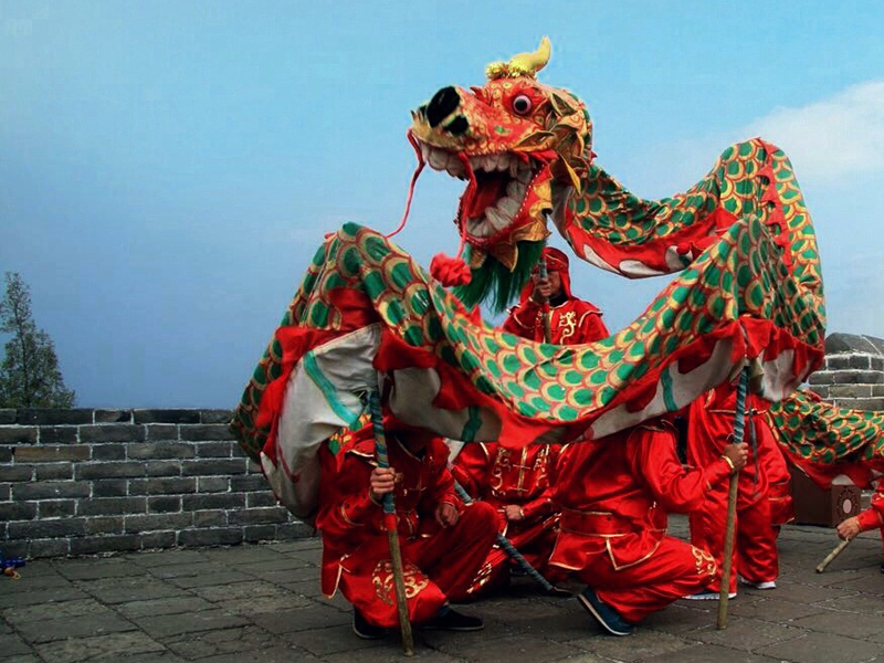 承德金山岭精彩舞龙 绚丽色彩惊爆眼球