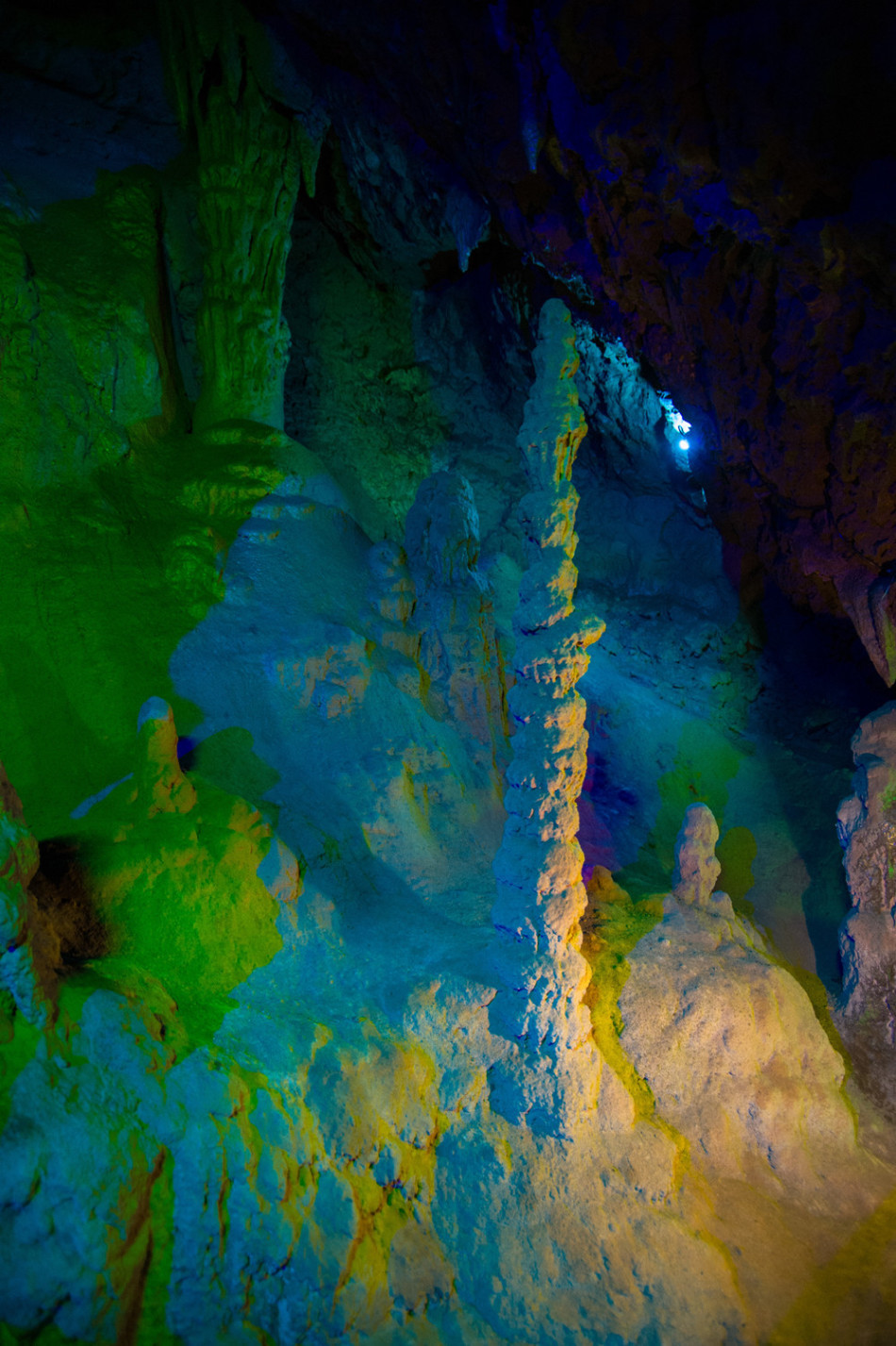 野三坡鱼谷洞 奇泉怪洞如梦如幻