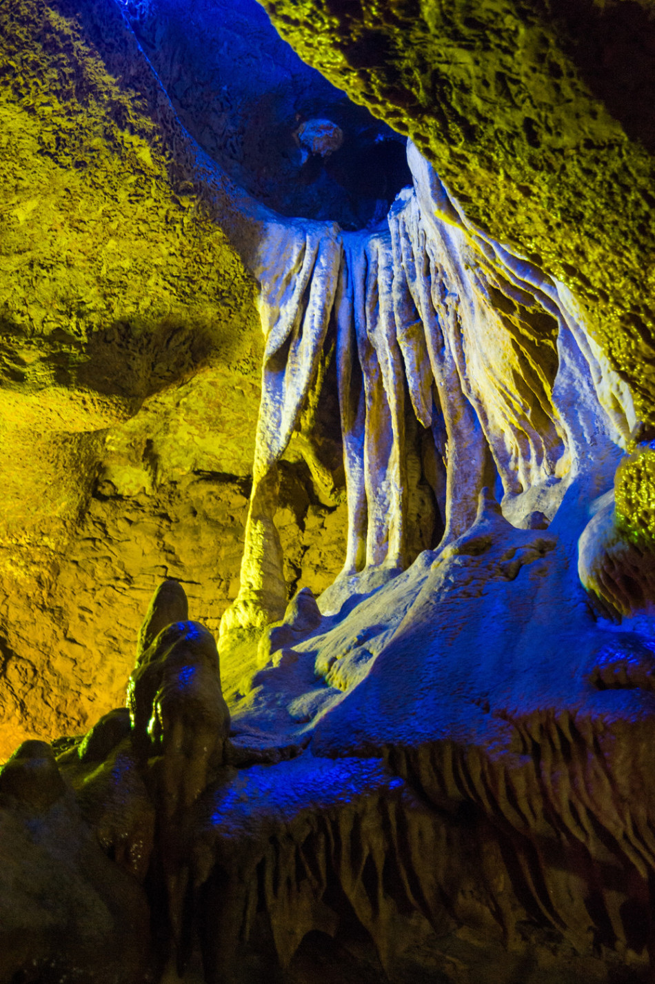 野三坡鱼谷洞 奇泉怪洞如梦如幻