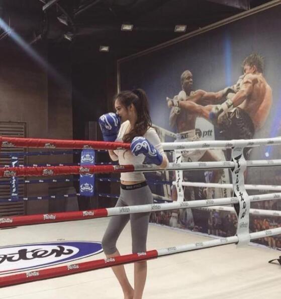 女黑客一年不洗澡真够黑   版权所有 请勿转载