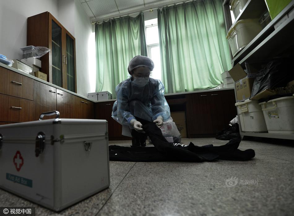 85后美女法医 与尸体打交道与蛆虫常伴