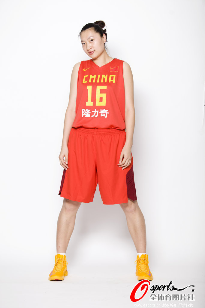 女篮拍摄15人官方写真照