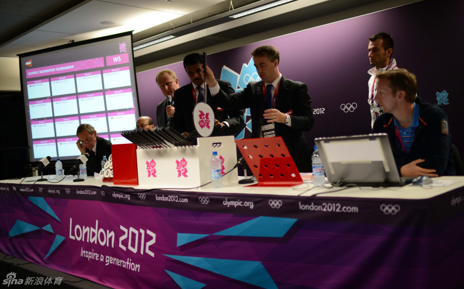 51 北京时间7月23日,伦敦奥运会羽毛球比赛抽签仪式在主新闻中心举行