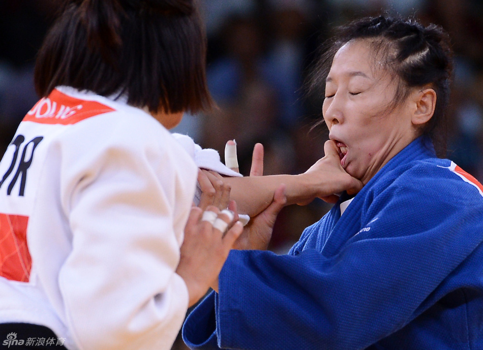奥运会柔道新闻 图集汇总 > 徐丽丽出战柔道63kg级比赛
