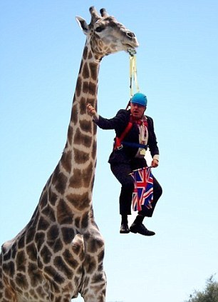 网友把鲍里斯悬空照与长颈鹿拼在一起