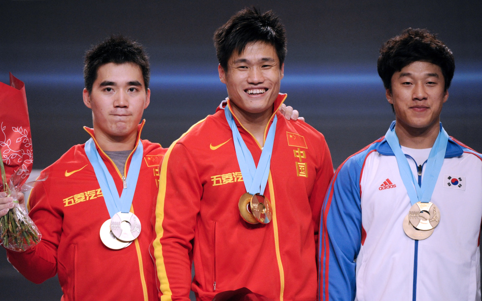 > 举重77公斤吕小军夺冠