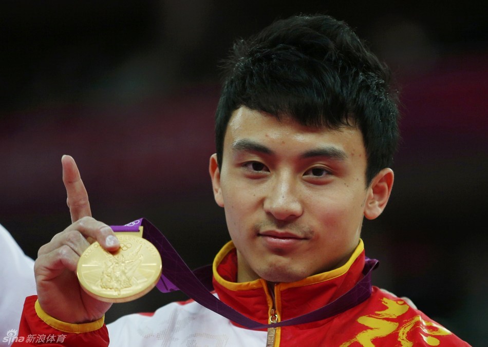 > 奥运男子双杠冯喆夺冠