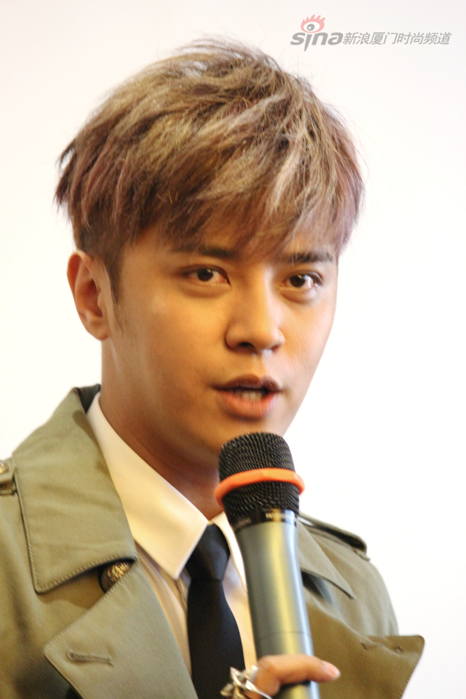 亚洲舞王罗志祥4月29日身着英挺军装外套亮相2013舞极限世界巡回演唱