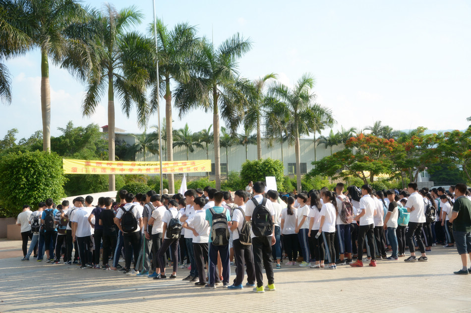 厦门莲美中学举行金龙移动图书馆捐书仪式