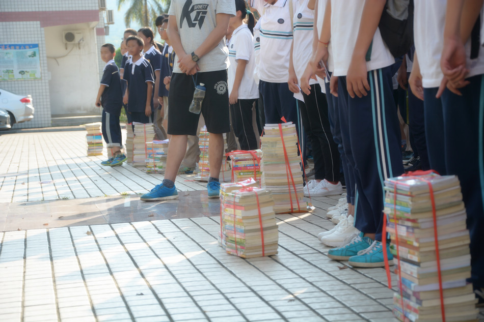 厦门莲美中学举行金龙移动图书馆捐书仪式