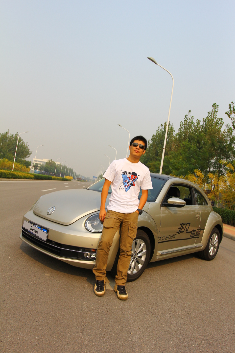 大众甲壳虫帅气男模
