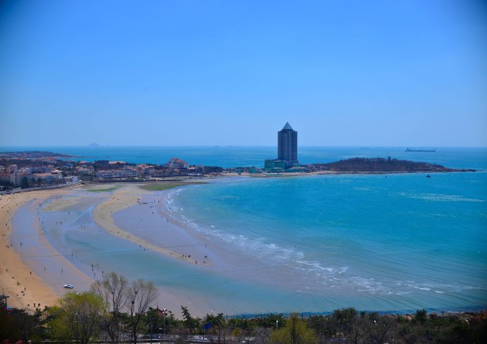 青岛的红瓦绿树 碧海蓝天