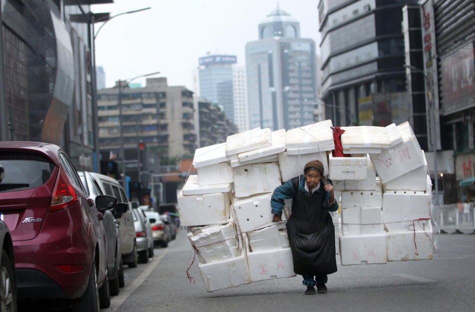 贵阳百岁老太孤苦无依拾荒度日_高清图集_新浪网