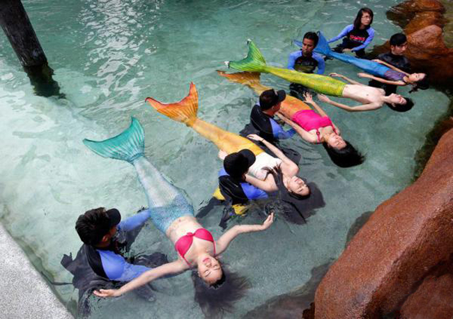 菲律宾美人鱼游泳课鱼尾游泳装备显婀娜