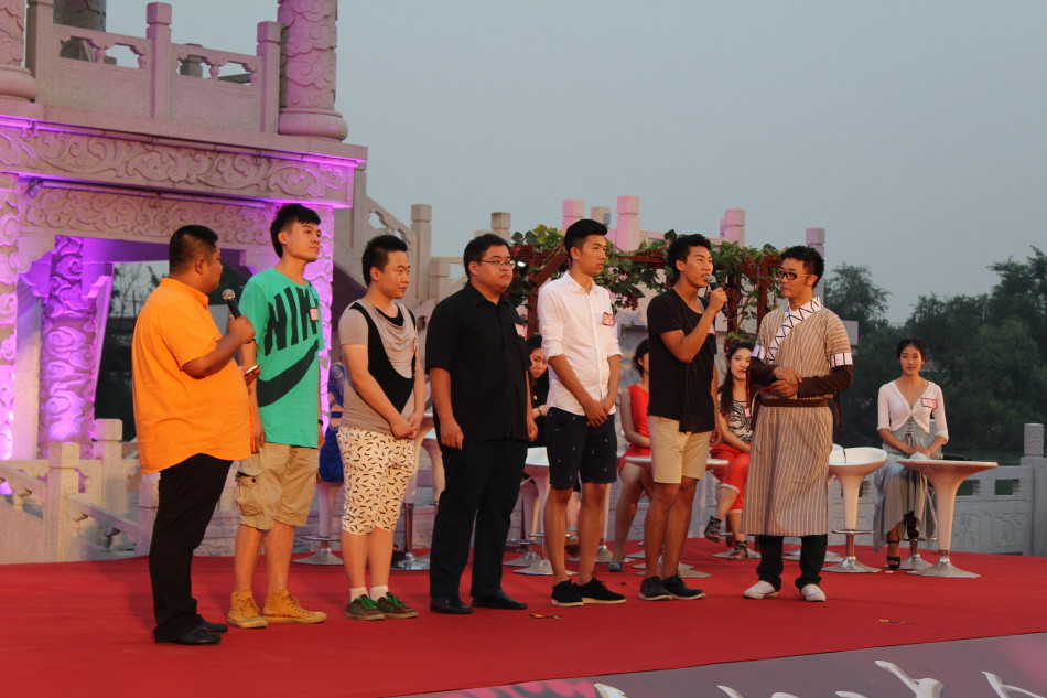 "穿针引线"游戏