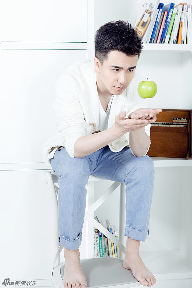 翟天临居家写真 阳光暖男魅力难挡