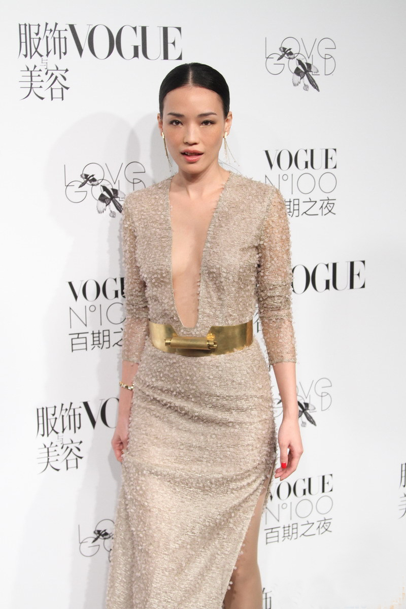 舒淇深v礼服到肚脐