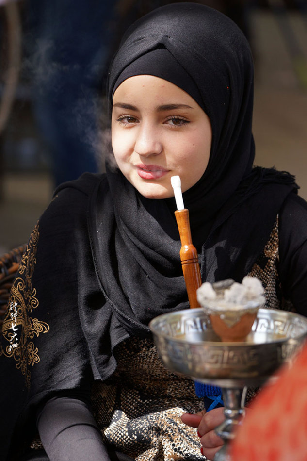 妩媚的中东 吸水烟的黎巴嫩女人