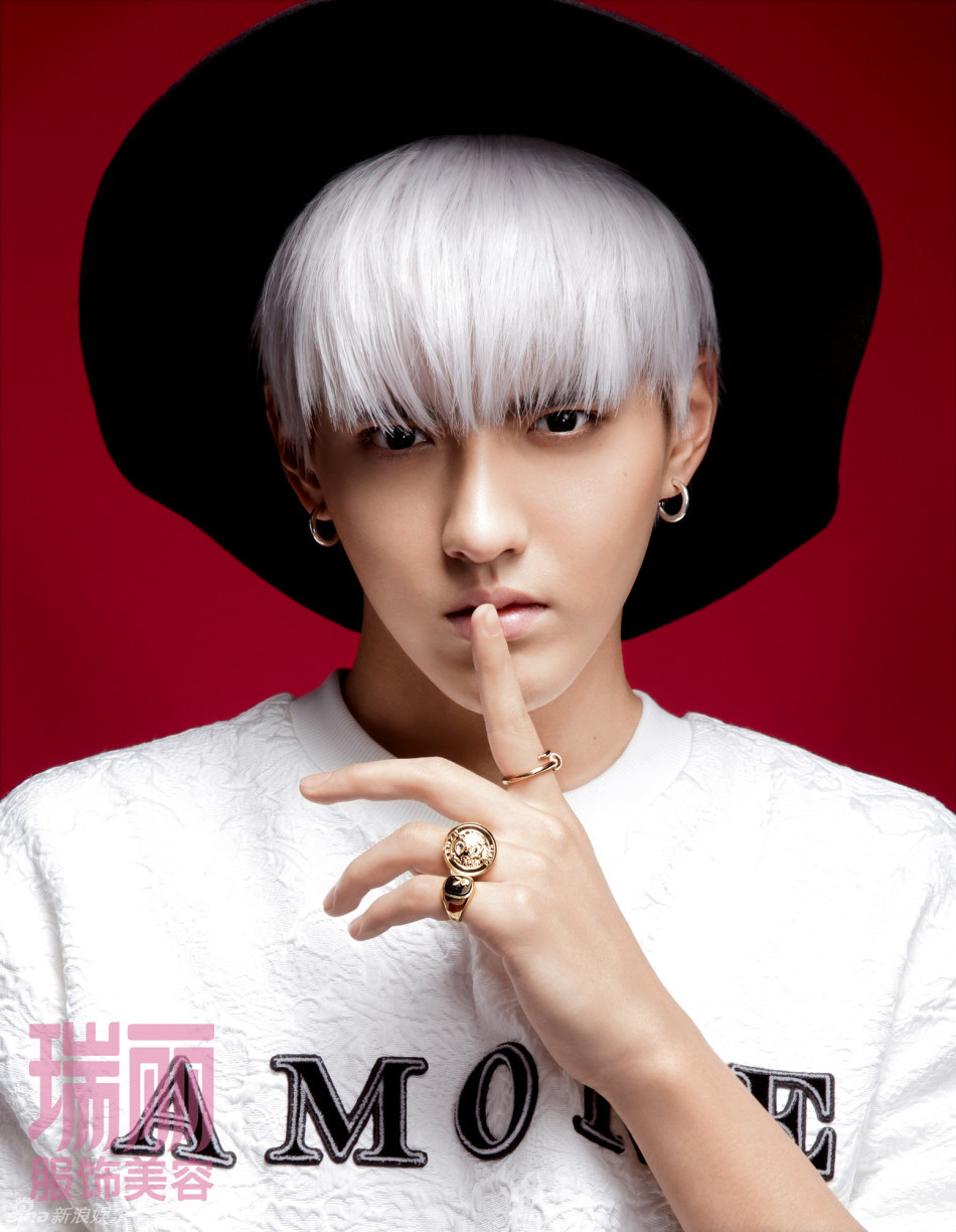 吴亦凡封面大片曝光 白发造型变四次元少年