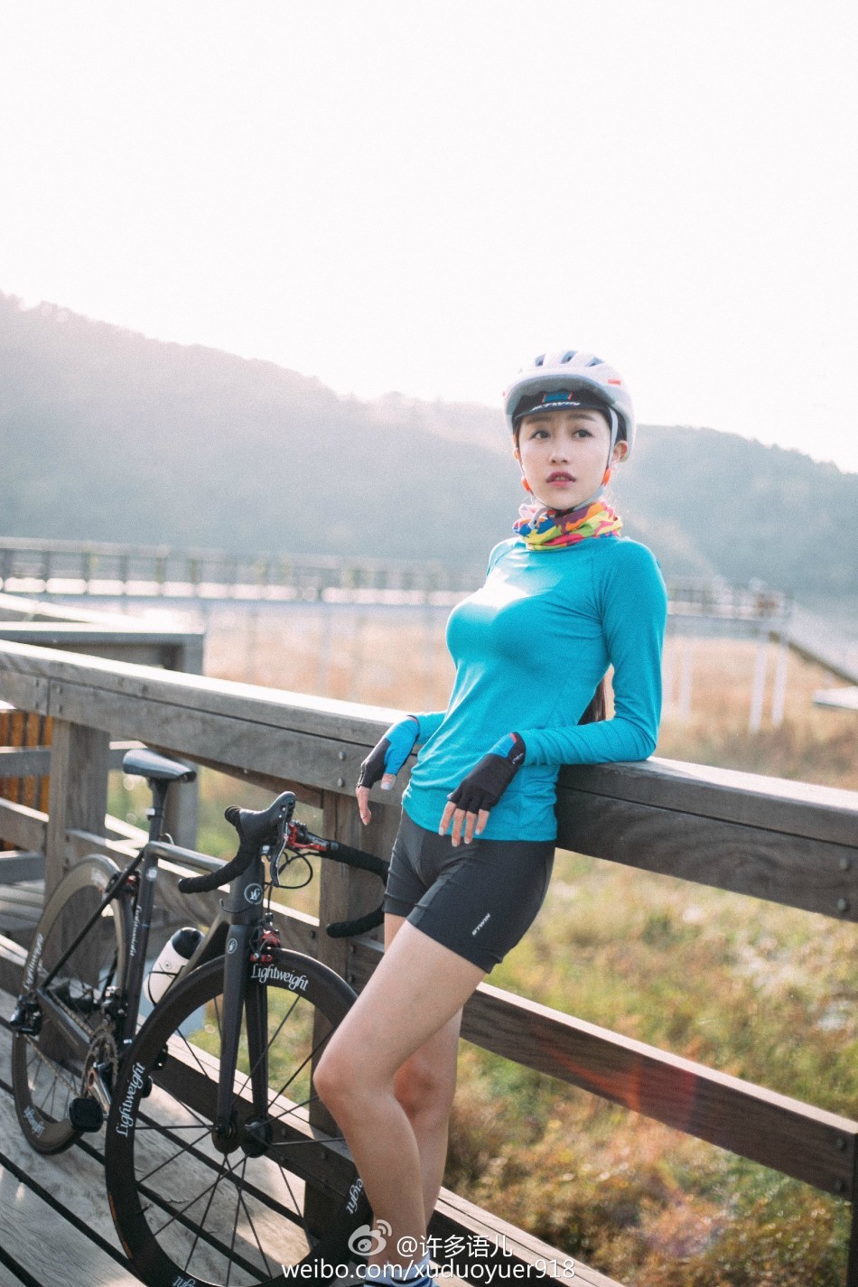 老师"的大连工业大学艺术与信息工程学院教师@许多语儿晒出一组健身照