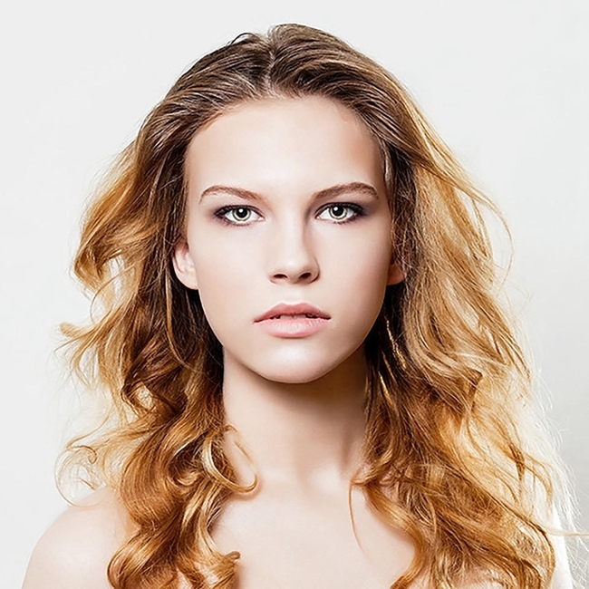 选美亚军为攒学费远赴迪拜卖身