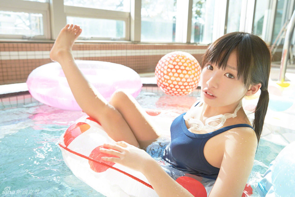 1 / 9 萝莉嫩模椎名光1994年11月18日出生于日本