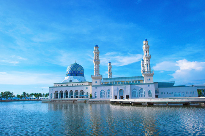 沙巴州 美轮美奂的水上清真寺