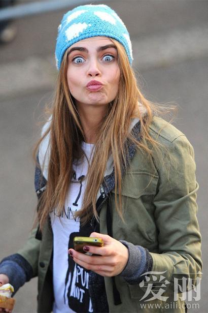 人气超模卡拉·迪瓦伊街拍秀(图)