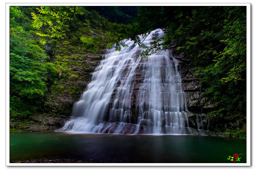 水帘悬挂 飞流直下----三清山玉帘瀑布