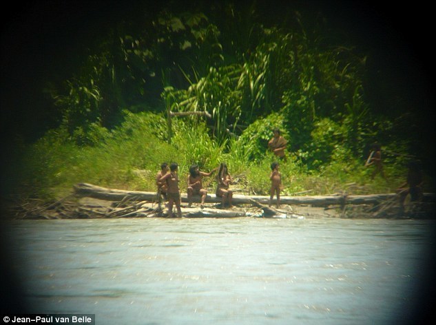 亚马逊原始部落现身秘鲁雨林 与世隔绝数百年